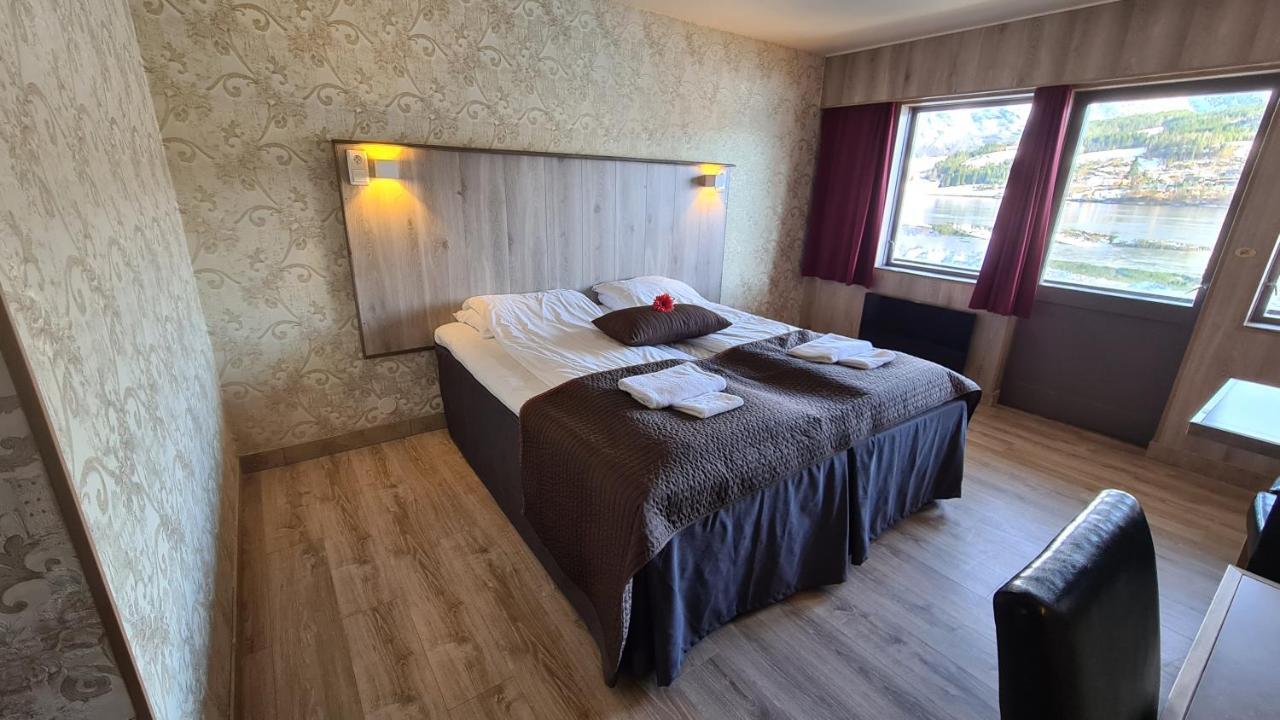 Strand Fjordhotel Ульвик Экстерьер фото