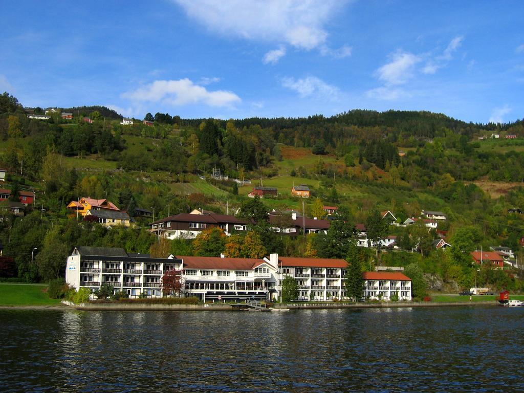 Strand Fjordhotel Ульвик Экстерьер фото